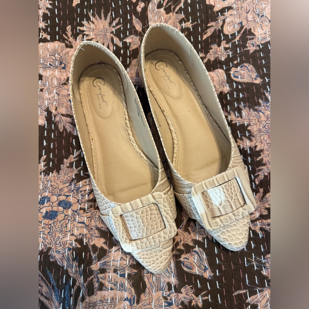 Snakeskin Pointed Toe Flats